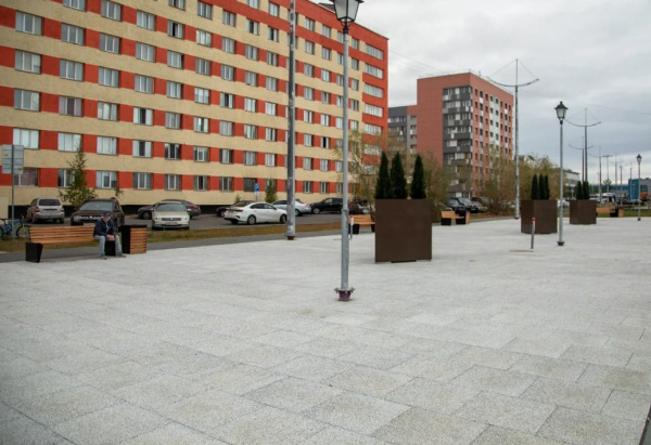 Тротуарная плитка Квадрат 600х600х80 мм, Мрамор белый с черным. Поревит